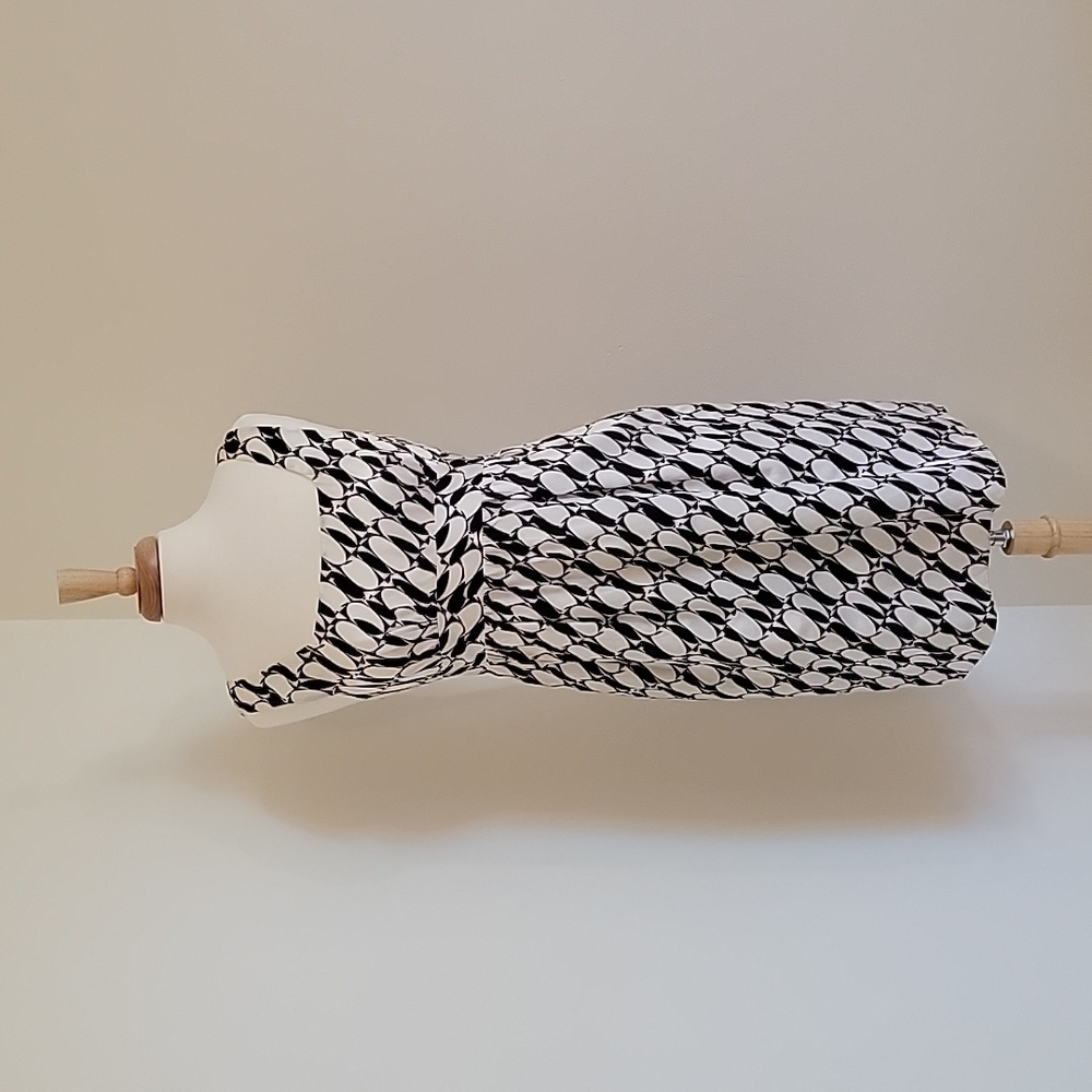 EUC Adrianna Papell Black & White Silk Dress Size 8